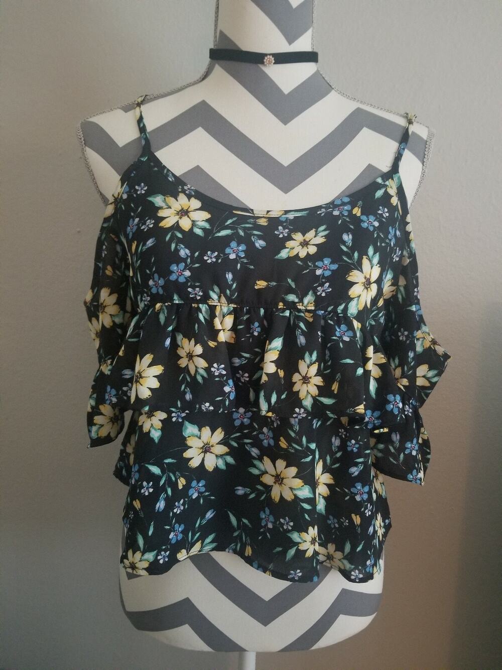 NWT Timing Sz S Floral Cold/off Shoulder cropped Short Sleeve Blouse Top Juniors
